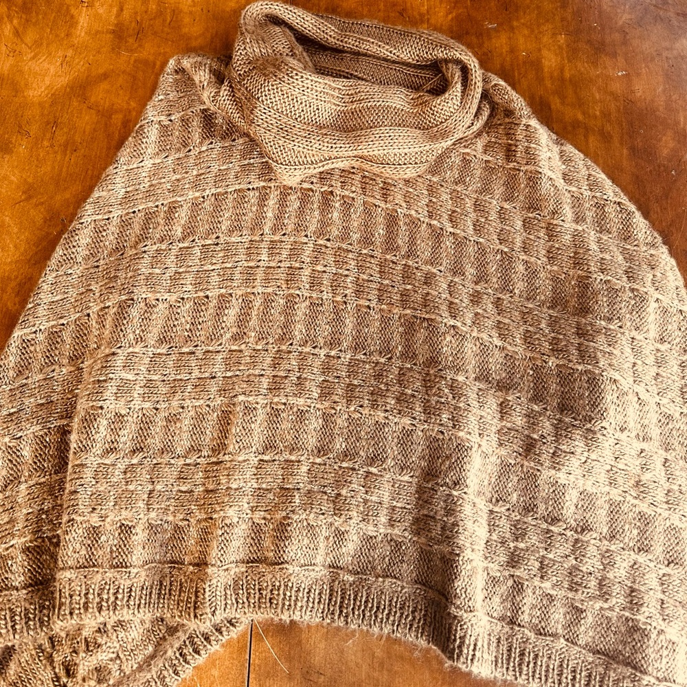 Size S/M Melanie Lyne mohair poncho